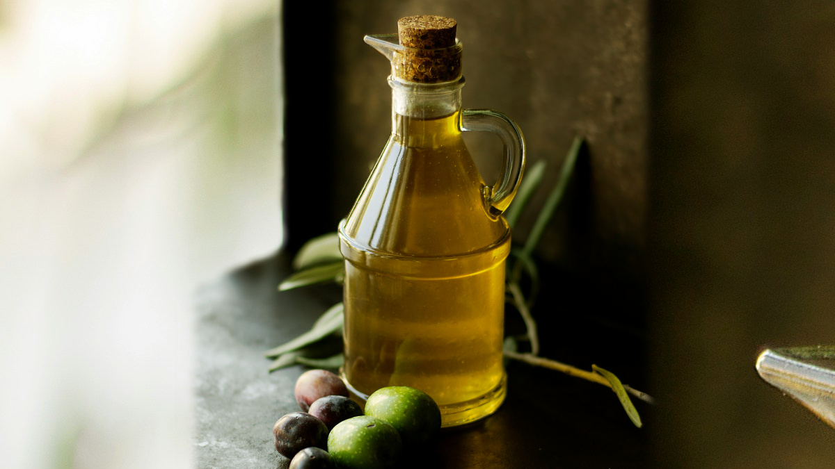 A photograph of olive oil.