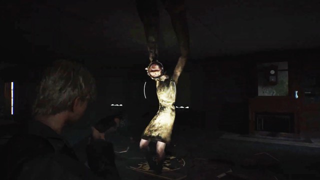 Shooting Mandarin as it crawls on wall Silent Hill 2 Remake